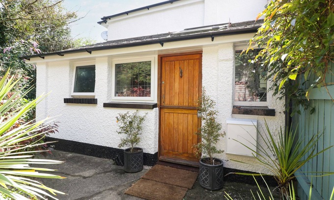 Budleigh Salterton Cabaña | MACKEREL COTTAGE, pet friendly, with a garden in Budleigh Salterton