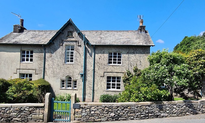 Cark Cabaña | MACKERETH COTTAGE AT HOLKER, pet friendly in Cark In Cartmel