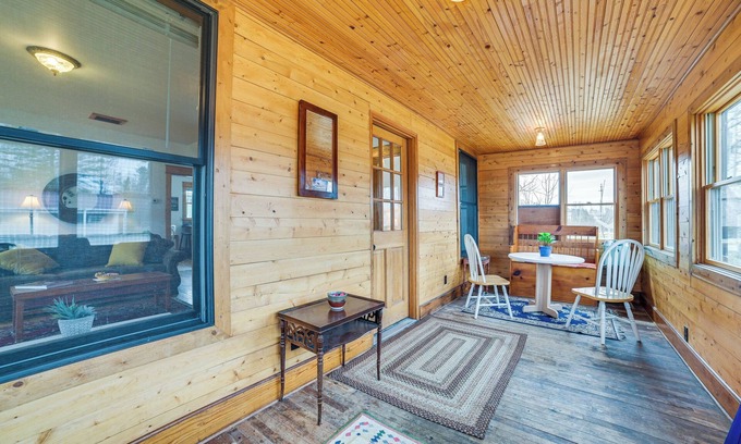 Mackinaw City Cabaña | Mackinaw City Getaway - 3 Mi to City Beach!