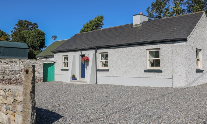 Macreddin Village Cabaña | MACREDDIN ROCK HOLIDAY COTTAGE in Aughrim, County Wicklow