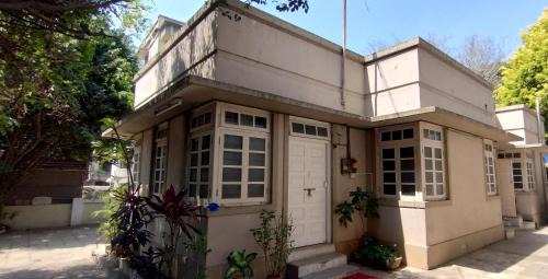 Central Pune Casa | Madhav Bhavan Guest house