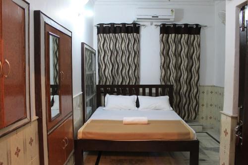 Gulab Sagar Casa | Madhur Villa Guest House