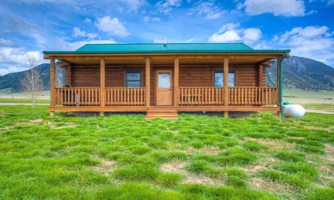 Ennis Casa | Madison Basecamp Cabin