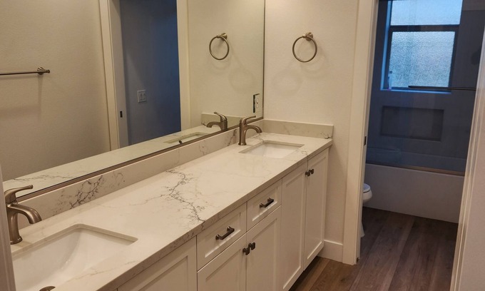 North Long Beach Casa | Madison's Place Cozy & Comfortable Modern Home