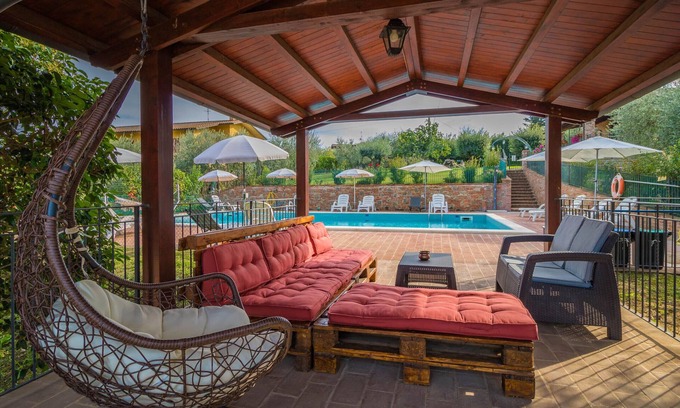 Casamaggiore Apartamento | Madone 4, amplio apartamento en un agriturismo. Piscina, WiFi, tenis
