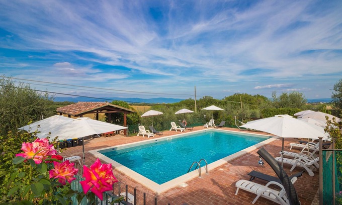 Casamaggiore Apartamento | Madone P, apartamento en un agriturismo. Piscina, WiFi, tenis