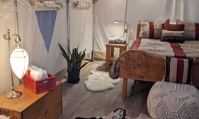 Sequim Alquiler De RV | Madrona Glamping Tent with heater and fridge.