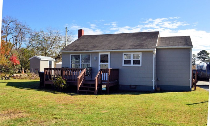 Chincoteague Cabaña | Mae's Landing - Comfortable 2BR close to Memorial Park, NO LINENS PROVIDED