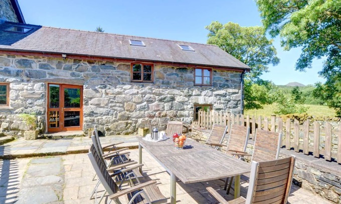 Ganllwyd Casa | Maesgwm Barn in the beautiful Dolgellau