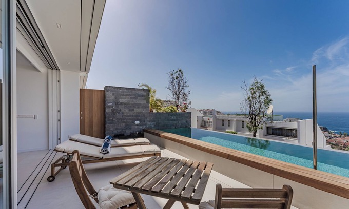 Los Gigantes Apartamento | Maravilloso apartamento de dos plantas con piscina privada y excelentes vistas