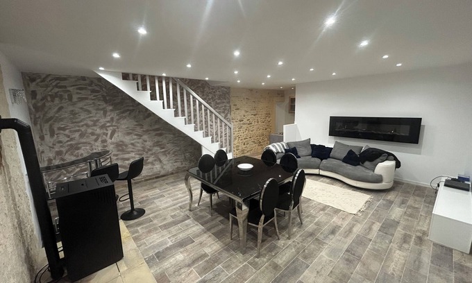 Saint-Martin-des-Fontaines Casa | Magnífica Renovación