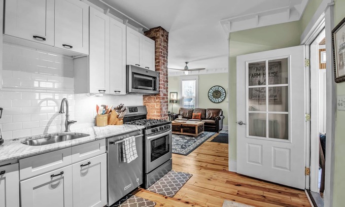 Downtown Buffalo Casa | La revista presentó los pasos de casas adosadas de Elmwood Village a 25 minutos de las cataratas del Niágara