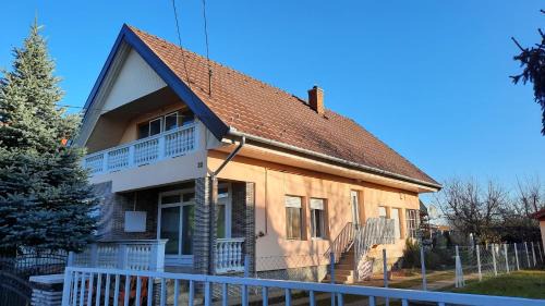 Balatonlelle Apartamento | Magdaléna Ház