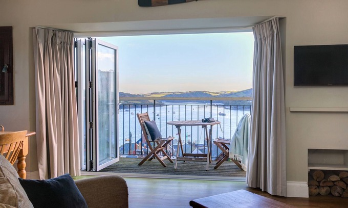 Salcombe Casa | Magdala - 5 BR property Sleeps 10 w/stunning views