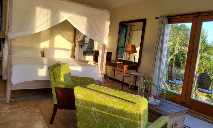 Rosendal Apartamento | Magens Bay Beach 3 min Uphill drve to Rustic, Caribbean, indoor/outdoor cabin