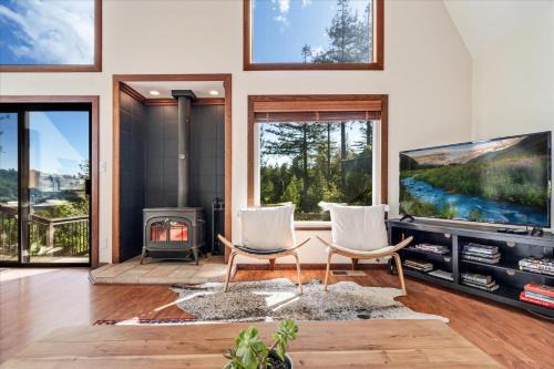 Cazadero Casa | Magic Mountain Manor - Spacious Mountain Retreat