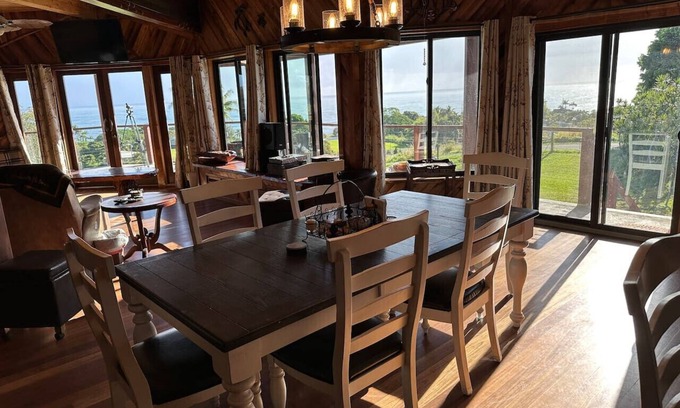Wainaku Apartamento | Magic Skies B&B Main Floor Living 2300 sq ft, 3 bed, 3 bath Panoramic Ocean View