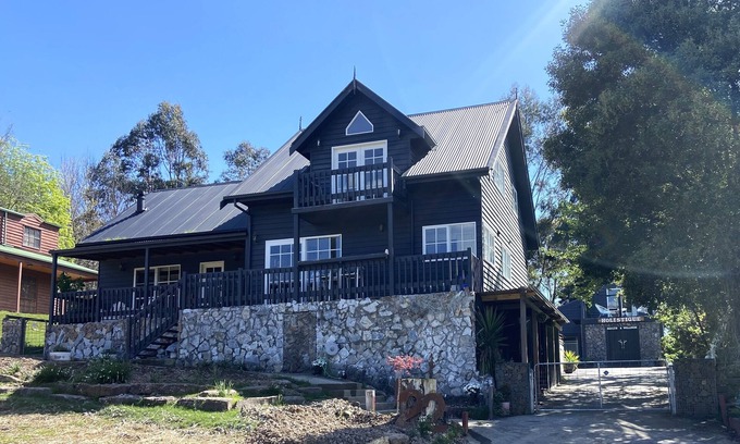 Merrijig Casa | Magic views of Mt Buller with four bedrooms and a loft