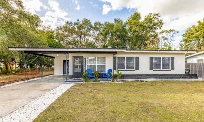 Dover Shores East Casa | Downtown 3BR Smart, Cozy & Productive