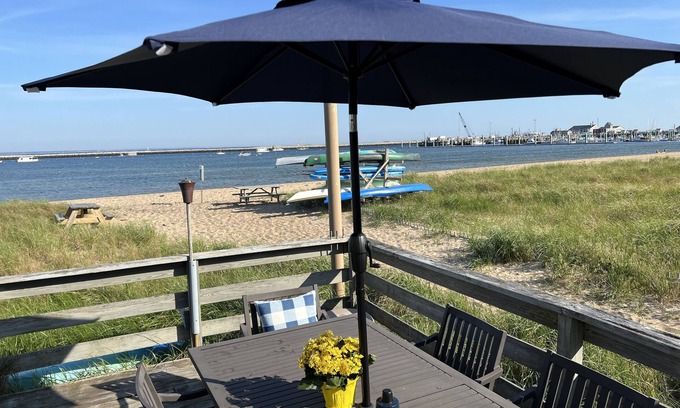 Commercial Street Cabaña | Magical Beachfront Cottage