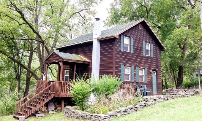 Damascus Cabaña | Magical Creekside Cottage in the Western Catskills