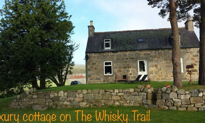 Aberlour Cabaña | Magical Highland Cottage, Speyside, Escocia. ¡En el sendero del whisky de malta!