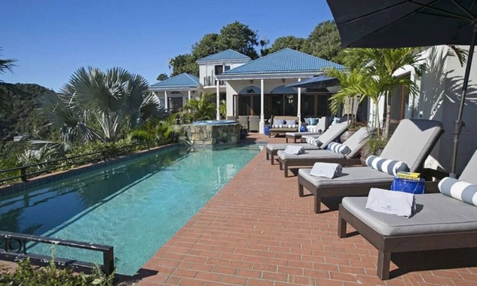 St. John Villa | Magical Mystic Ridge, 10 min to North Shore Beachs