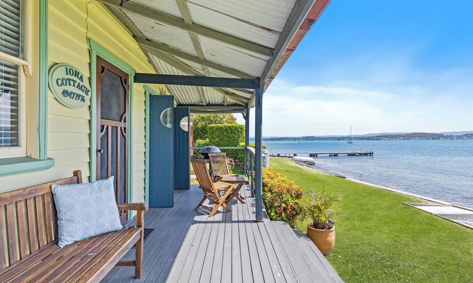 Marks Point Cabaña | Magical Private Waterfront Iona Cottage