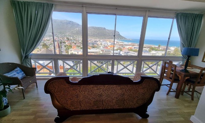 Fish Hoek Apartamento | Magical Seaview Penthouse with Own Pool, Board Game Room, Wellness Room & Hot Tub