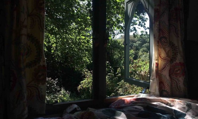 Bude Cabina | Magical Tabernacle In a Beautiful Setting Hot Tub