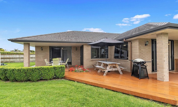 Waipu Casa | Magical Waipu - Central Family Holiday Home
