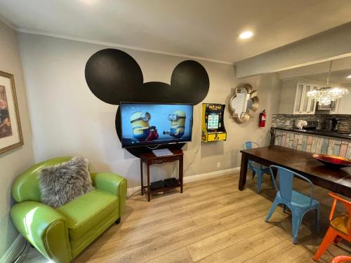 Hermosa Village Casa | MAGICAL Xcape, POOLS-SPA, WALK 2 DISNEY, CENTRAL AC-HEAT, FULLY EQUIPPED, 2 FREE PARKING SPACES, OWNER MGMT