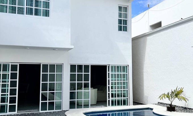 S. M. 57 Casa | Magnífica casa con alberca privada a 10 min del mar