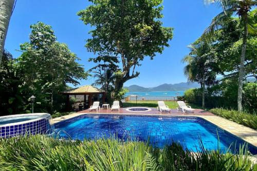 Lazaro Casa | Magnífica casa pé na areia 4 suítes c/ar e piscina