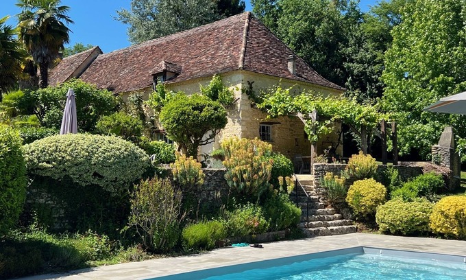 Saint-Felix-de-Villadeix Cabaña | Magnificent 17th-century Périgord farmhouse for 14 people