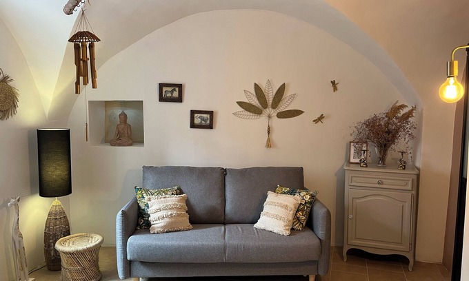 Saint-Saturnin-de-Lucian Apartamento | Magnifique Appartement Pour 4 Personnes Dans une Maison de Village du 18ème