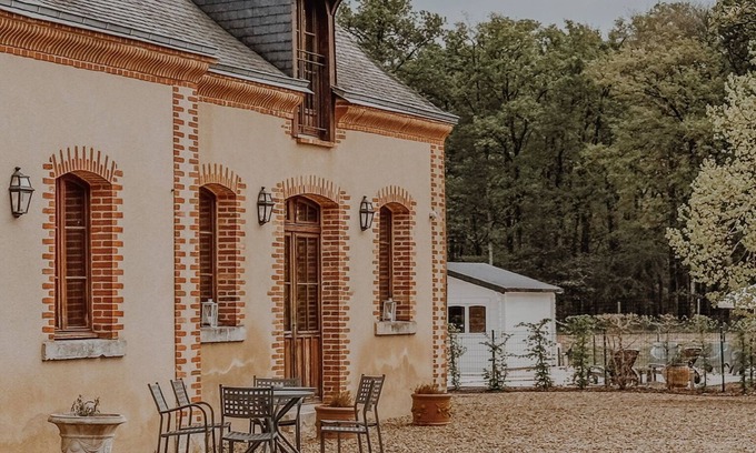 Saint-Etienne-de-Chigny Cabaña | Magnífica finca de 4 * con tenis y piscina climatizada.