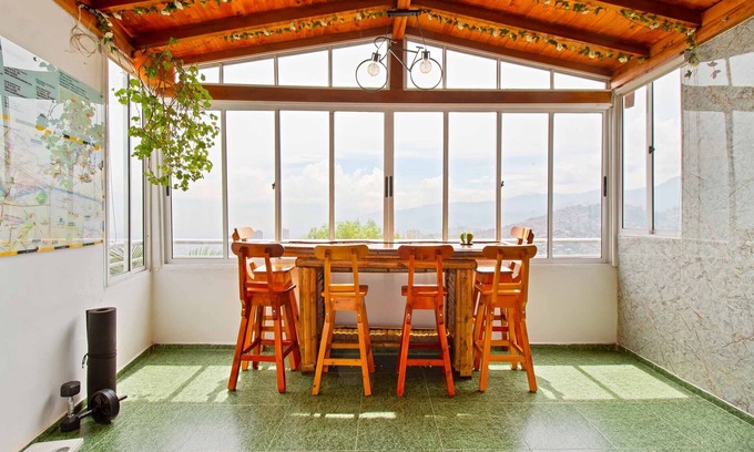 Robledo Condominio | Magnifica casa con fenomenales vistas a la ciudad,
