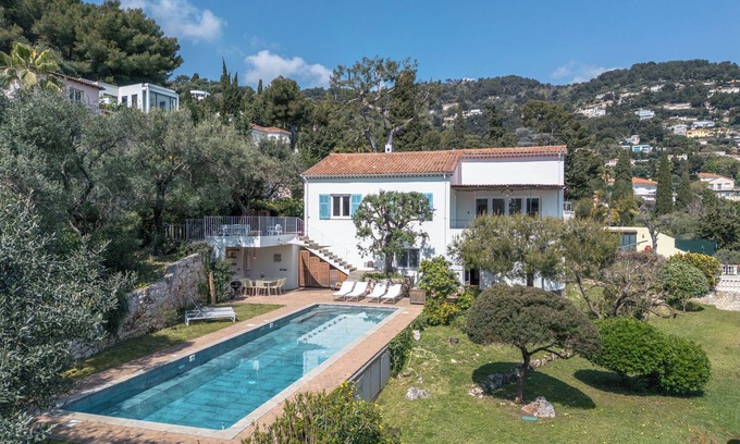 Roquebrune-Cap-Martin Villa | Entre Mónaco e Italia, magnífica villa, piscina, montaña con vistas al mar