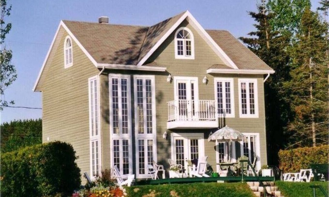 Saint Aime Des Lacs Chalet De Esquí | Magnificent cottage on the shores of Lake Nairne in Charlevoix
