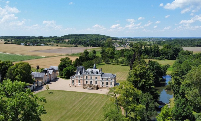 Huismes Otro | Magnificent 18th-century château surrounded by 10 hectares of parkland in Chinon