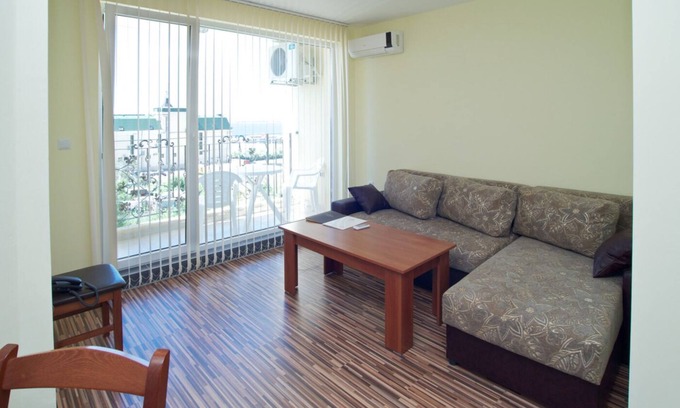 Intsaraki Apartamento | Magnificent 2-bedroom apartment with sea views for a family with children!