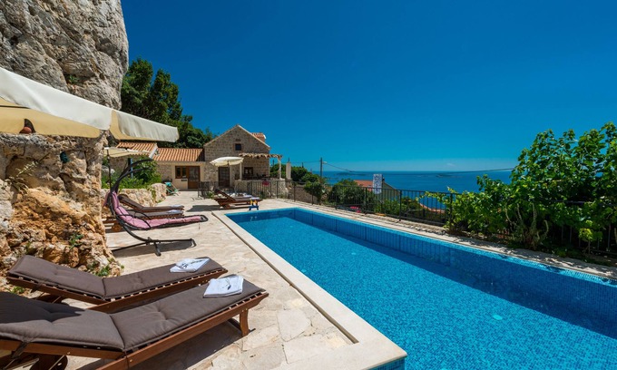 Mlini Villa | Magnífica villa de 4 dormitorios con piscina privada climatizada y vistas al mar