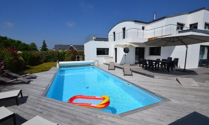 Doelan Villa | Magnífica villa de 4 * con piscina y spa, terraza con vistas al mar.