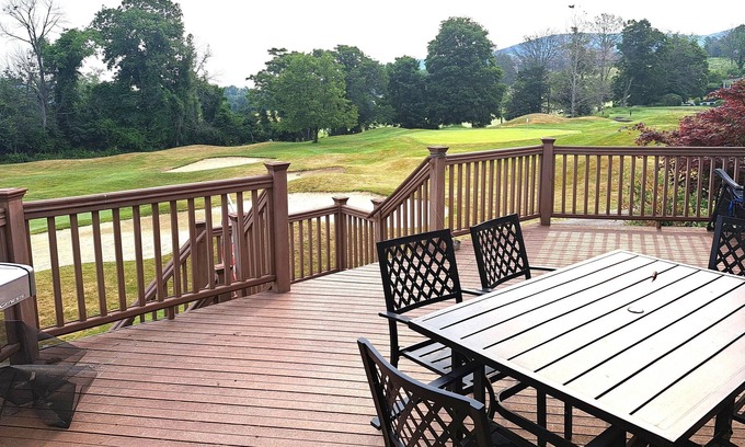 Hamburg Casa | Magnificent 5000 Square Foot Home Overlooking 18 Hole Golf Course