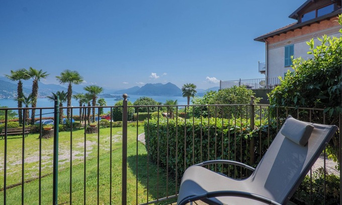 Carciano Apartamento | Magnífico piso en el edificio anexo de una prestigiosa villa modernista con piscina