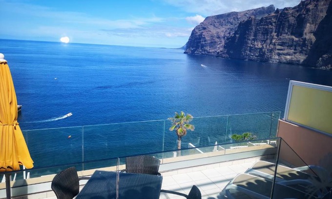 Los Gigantes Apartamento | Magnificent Apt. with Sea View, Cliff & Marina