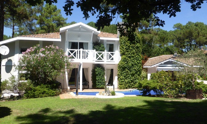 Biscarrosse Villa | Magnificent architect-designed villa of 220m² located in Biscarrosse lac! Golf domain
