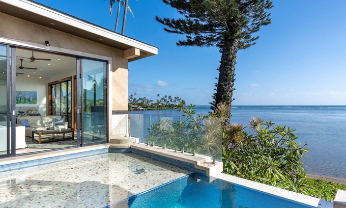 Kuliouou - Kalani Iki Casa | Magnificent beach front sunsets