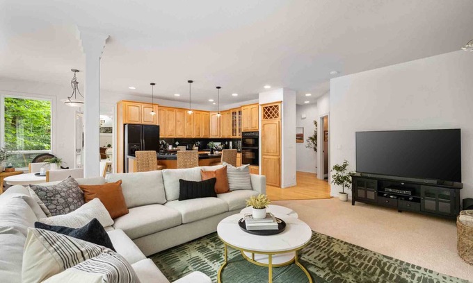 Bull Mountain Casa | Great Deals on Summer Stays!